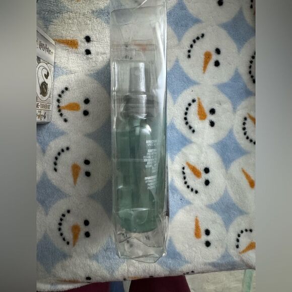 Tim Burton’s Disney TheNightmare Before Christmas
Lip Balm/Face Mist/EyeMask Set - Picture 4 of 5